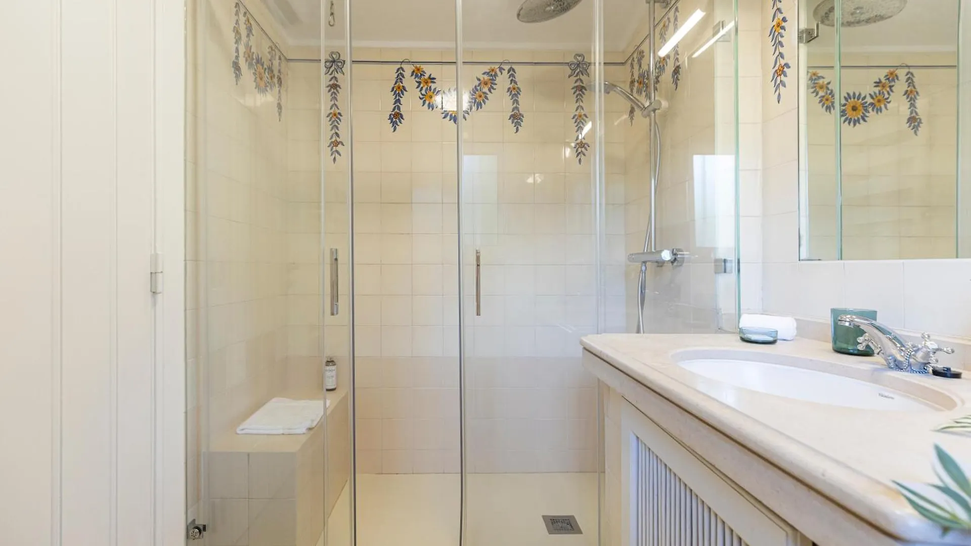 Seaya Villa Marinha Cascais 0*,